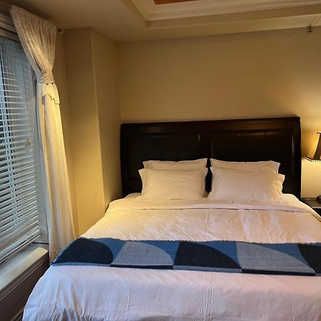 Lucky Suite, Two-Bedroom Suite With Independent Entrance In Richmond Close To Yvr Esterno foto