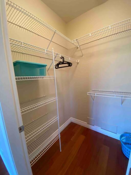 Lucky Suite, Two-Bedroom Suite With Independent Entrance In Richmond Close To Yvr Esterno foto