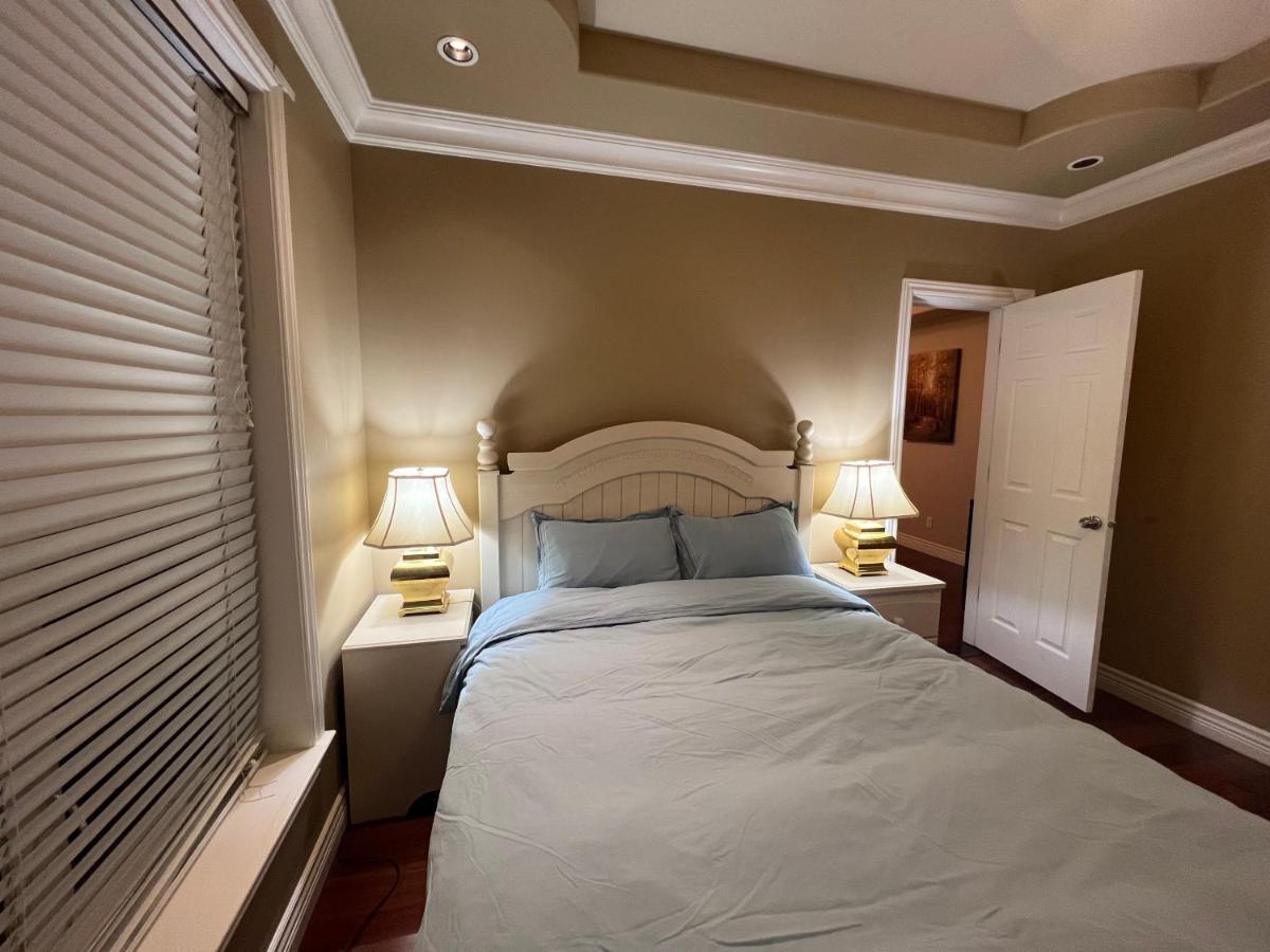 Lucky Suite, Two-Bedroom Suite With Independent Entrance In Richmond Close To Yvr Esterno foto