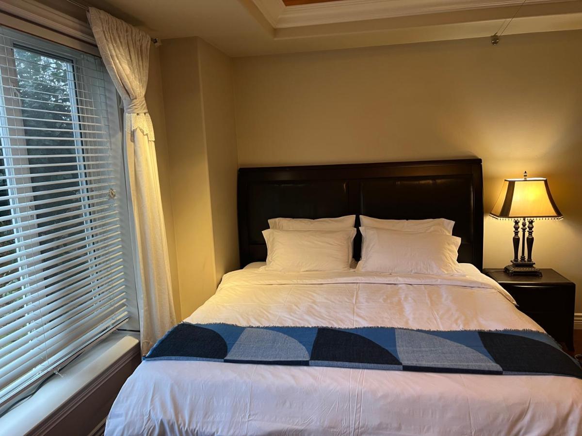 Lucky Suite, Two-Bedroom Suite With Independent Entrance In Richmond Close To Yvr Esterno foto